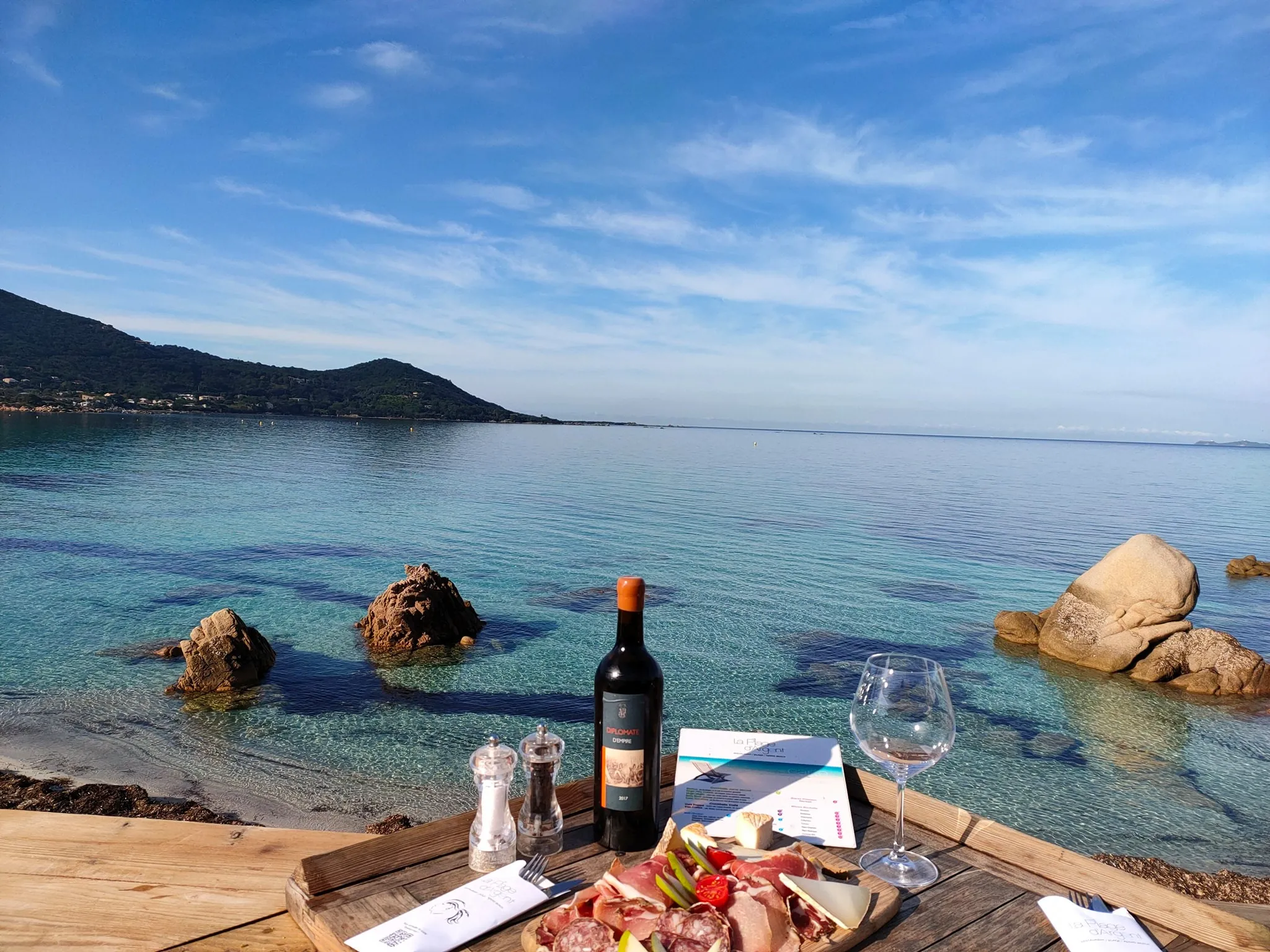 Terrasse restaurant La Plage d'Argent pieds dans le sable