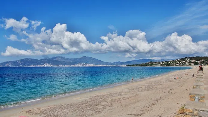 Plage de Portigliolo : sauvage et préservée